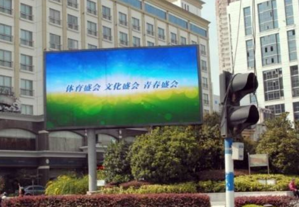 戶外全彩LED顯示屏具備以下幾點(diǎn)強(qiáng)大功能？